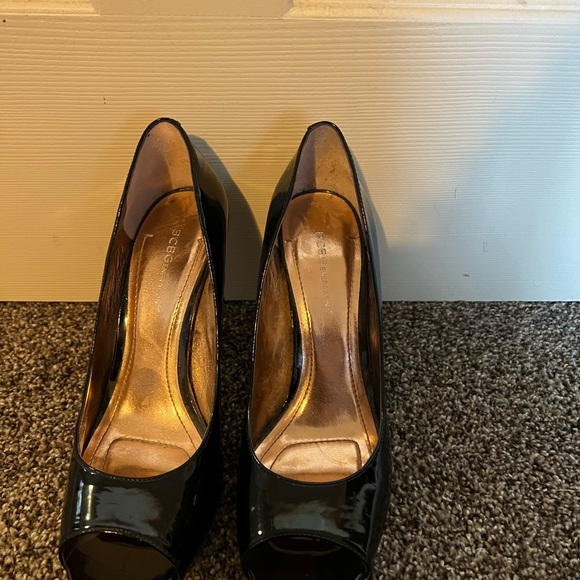 Elegant Black patent leather BCBG heels - Picture 2 of 2